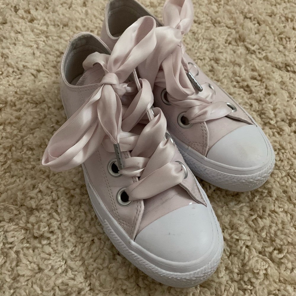 Light pink converse 🌸